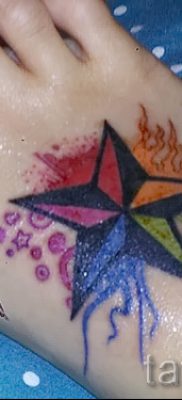Оригинальный вариант татуировки радуга на фото – для публикации про значение рисунка радуги в тату