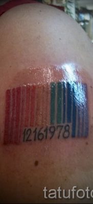 Прикольный вариант татуировки радуга на фотографии – для публикации про смыс рисунка радуги в тату