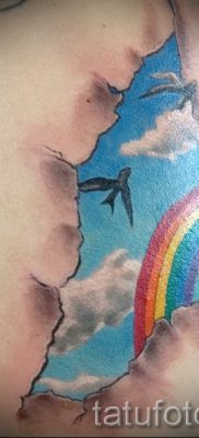Прикольный пример тату радуга на фото – для публикации про историю рисунка радуги в тату