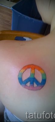 Прикольный вариант тату радуга на фотографии – для материала про значение рисунка радуги в тату