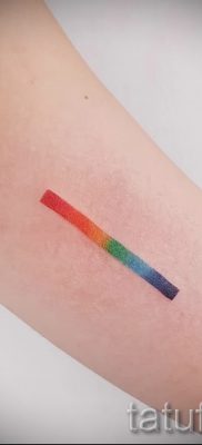 Прикольный вариант тату радуга на фотографии – для статьи про историю рисунка радуги в тату