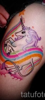 Прикольный вариант татуировки радуга на фото – для статьи про значение рисунка радуги в тату