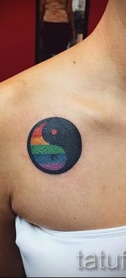 Прикольный пример татуировки радуга на фотографии – для статьи про смыс рисунка радуги в тату