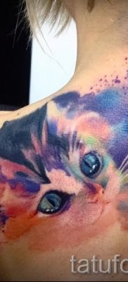 Необычный пример татуировки радуга на фотографии – для публикации про историю рисунка радуги в тату