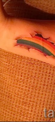 Крутой пример наколки радуга на фото – для статьи про значение рисунка радуги в тату