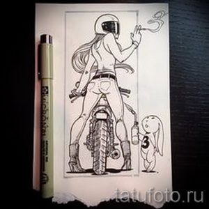 Эскиз тату: девушка на мотоцикле, курящая сигарету, кролик с бутылкой, черно-белый рисунок, стиль иллюстрации.