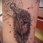 Интересный вариант существующей тату ежик – рисунок подойдет для тату ежика в тумане