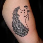 Крутой вариант готовой татуировки ежик – рисунок подойдет для тату ежик в тумане на руке
