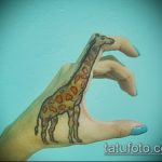 Интересный пример готовой наколки жираф – рисунок подойдет для тату жираф маленькийтату жираф моноцвет