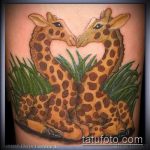 Прикольный вариант выполненной тату жираф – рисунок подойдет для тату жирафа на спине