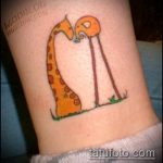 Уникальный пример нанесенной наколки жираф – рисунок подойдет для тату жираф на предплечье