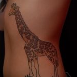 Крутой вариант существующей наколки жираф – рисунок подойдет для тату жираф геометрия