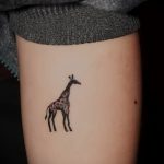 Прикольный вариант готовой тату жираф – рисунок подойдет для тату жираф акварель