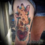 Интересный пример выполненной татуировки жираф – рисунок подойдет для тату жираф на спине