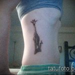 Крутой вариант существующей татуировки жираф – рисунок подойдет для тату жираф маленькийтату жираф моноцвет
