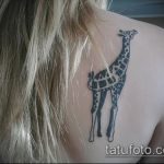Прикольный вариант выполненной наколки жираф – рисунок подойдет для тату жираф акварель