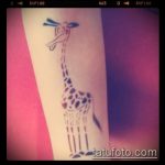 Интересный вариант нанесенной тату жираф – рисунок подойдет для тату жираф маленькийтату жираф моноцвет