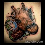 Классный вариант выполненной татуировки жираф – рисунок подойдет для тату жираф ёжик жираф