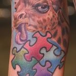 Прикольный пример готовой наколки жираф – рисунок подойдет для тату жираф ёжик жираф