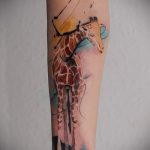 Зачетный пример существующей тату жираф – рисунок подойдет для тату жираф на акуле