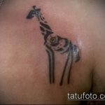 Оригинальный вариант выполненной татуировки жираф – рисунок подойдет для тату жираф маленькийтату жираф моноцвет