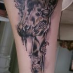 Зачетный вариант готовой тату жираф – рисунок подойдет для тату жираф на ноге