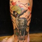 Крутой пример нанесенной татуировки журавль – рисунок подойдет для тату бумажный журавлик