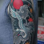 Зачетный вариант нанесенной татуировки журавль – рисунок подойдет для тату бумажный журавлик