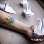 Интересный вариант нанесенной наколки журавль – рисунок подойдет для тату бумажный журавлик