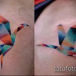 Прикольный вариант готовой татуировки журавль – рисунок подойдет для тату журавлик из бумаги