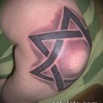Интересный пример выполненной татуировки звезды на локтях – рисунок подойдет для тату звезды на локтях йога