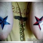 Уникальный пример готовой татуировки звезды на локтях – рисунок подойдет для тату звезды на локтях рук