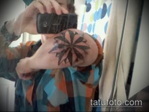 Фото тату геометрической звезды на локте. Черно-серый рисунок татуировки в стиле геометрия. Минималистичный эскиз тату.