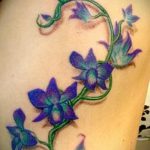 Уникальный пример выполненной татуировки ирис – рисунок подойдет для тату ирис шея