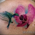 Классный пример готовой татуировки ирис – рисунок подойдет для тату ирис шея