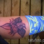 Зачетный пример существующей татуировки ирис – рисунок подойдет для тату ирис на плече
