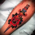 Прикольный пример готовой татуировки кинжал и роза – рисунок подойдет для тату кинжал и роза и череп