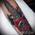 Оригинальный вариант готовой татуировки кинжал и роза – рисунок подойдет для тату кинжал и роза и череп