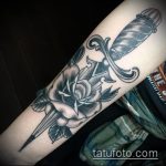 Интересный вариант готовой татуировки кинжал и роза – рисунок подойдет для тату кинжал и роза алая