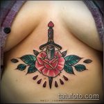 Крутой вариант выполненной татуировки кинжал и роза – рисунок подойдет для тату кинжал и роза алая