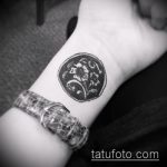 Интересный пример нанесенной татуировки круг – рисунок подойдет для тату кельтский круг
