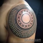 Прикольный пример существующей татуировки круг – рисунок подойдет для тату круг на руке