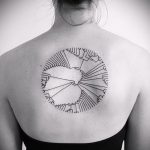 Крутой вариант нанесенной тату круг – рисунок подойдет для тату звезда в круге