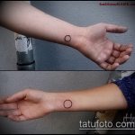 Классный вариант нанесенной татуировки круг – рисунок подойдет для тату круге плече