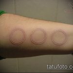 Оригинальный вариант готовой татуировки круг – рисунок подойдет для тату волна в круге