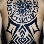 Прикольный вариант нанесенной татуировки круг – рисунок подойдет для тату кельтский круг