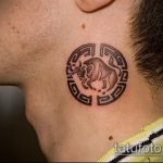 Интересный пример выполненной тату круг – рисунок подойдет для тату круг на груди
