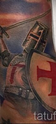 Вариант классной наколки щит и меч для заметки про историю тату щит с мечем