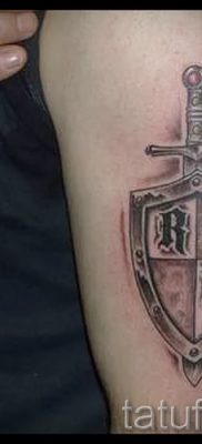 Рисунок интересной тату щит и меч для материала про смысл тату щит с мечем