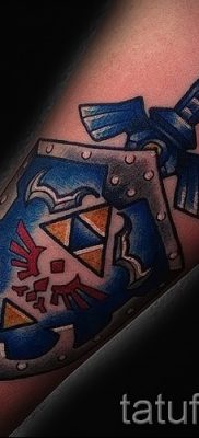Вариант удачной татуировки щит и меч для материала про историю тату щит с мечем
